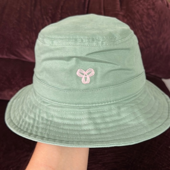 Aritzia Accessories - NWT Aritzia bucket hat Yucca Green Small/Medium